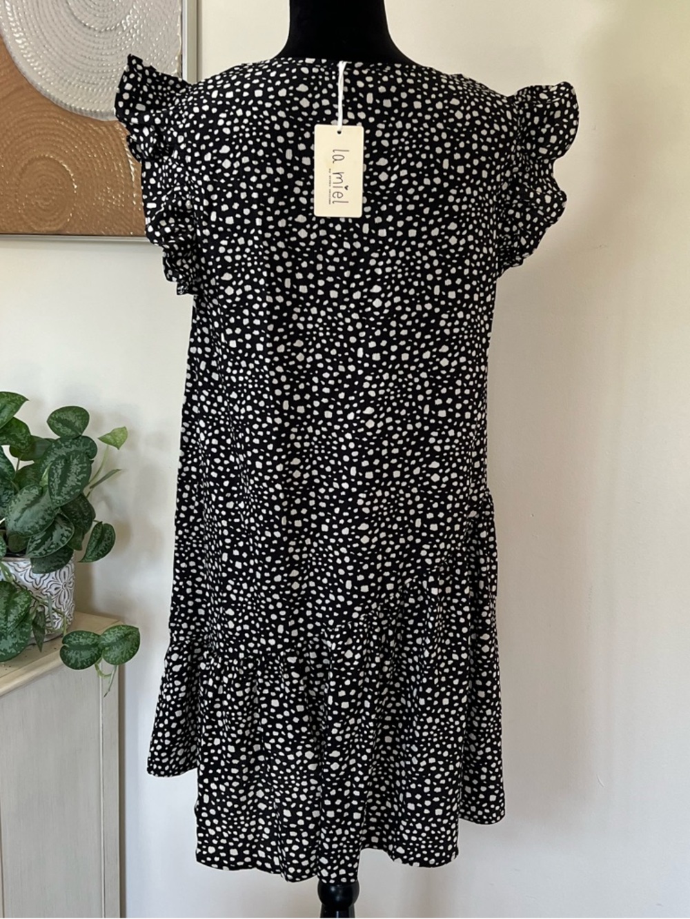 LA MIEL Black & White Ruffled Sleeve Babydoll Flowy Fit Dress NWT Size L - Picture 4 of 7